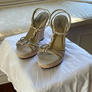Carlos Santana Rhapsody tan/gold open toe wedges.